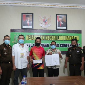 Kejari Labuhanbatun Berhasil Laksanakan Penghentian Penuntutan Berdasarkan Keadilan Restoratif